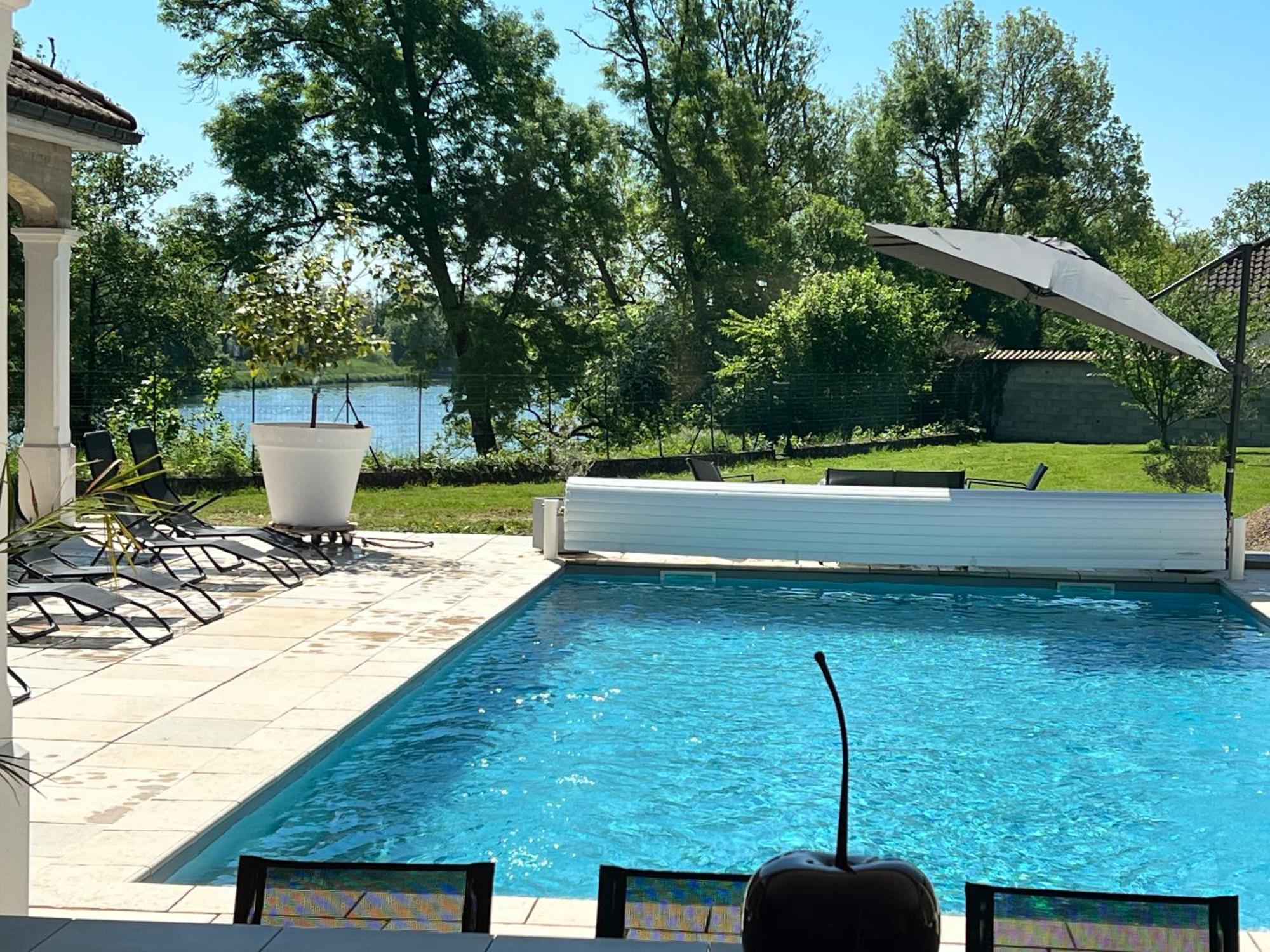 Chez Saliha Et Serge Lamarche-Sur-Saone Esterno foto